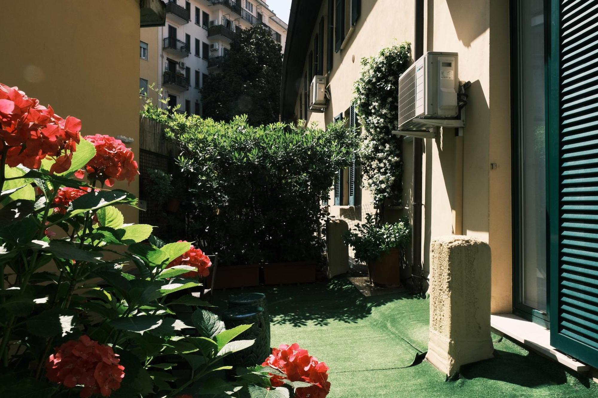 מילאנו Comecasa Flowery Terraced Apartment מראה חיצוני תמונה