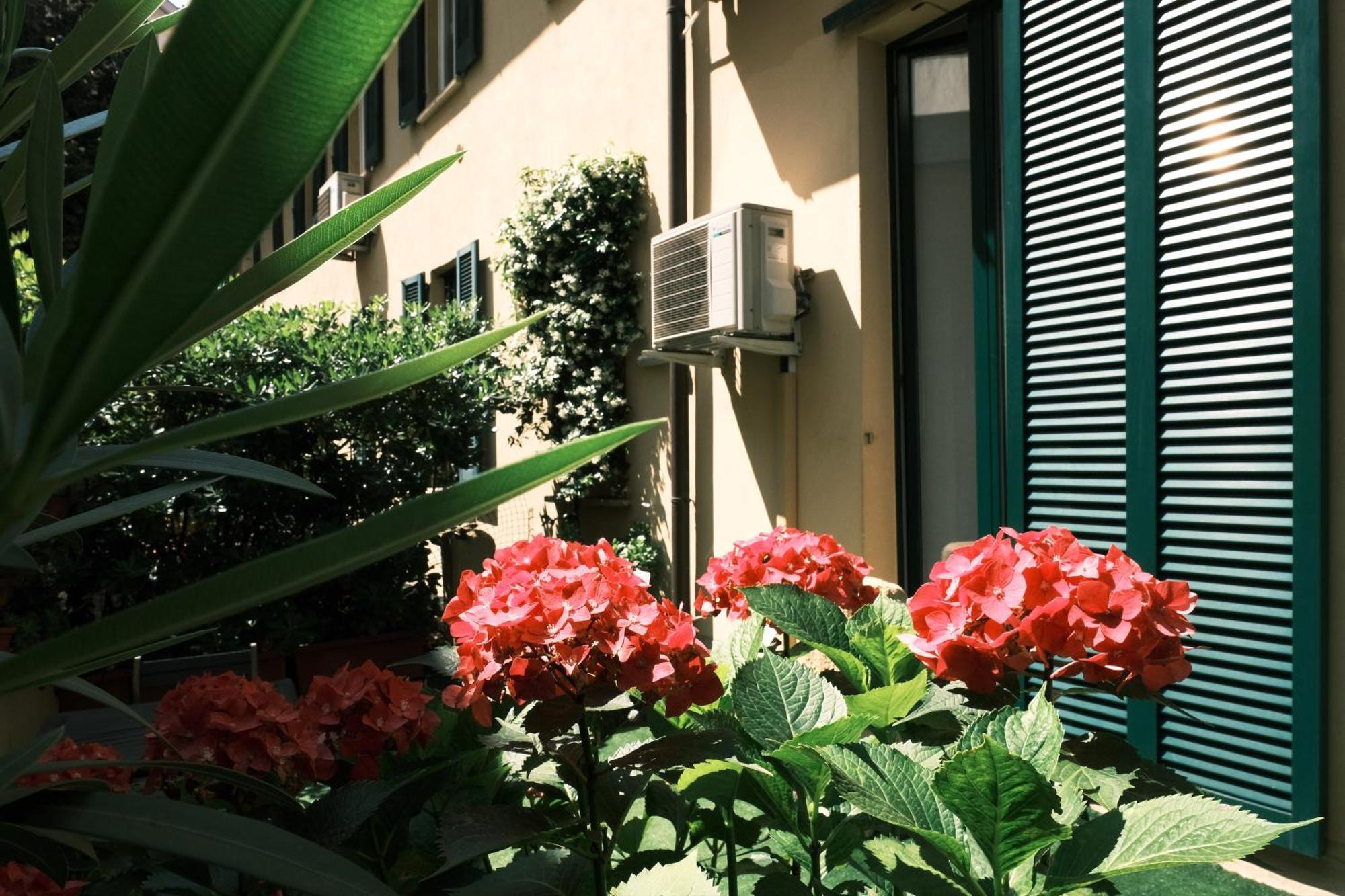 מילאנו Comecasa Flowery Terraced Apartment מראה חיצוני תמונה